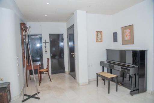 Theodore'S Maisonette Next To The Metro Station Atenas Exterior foto