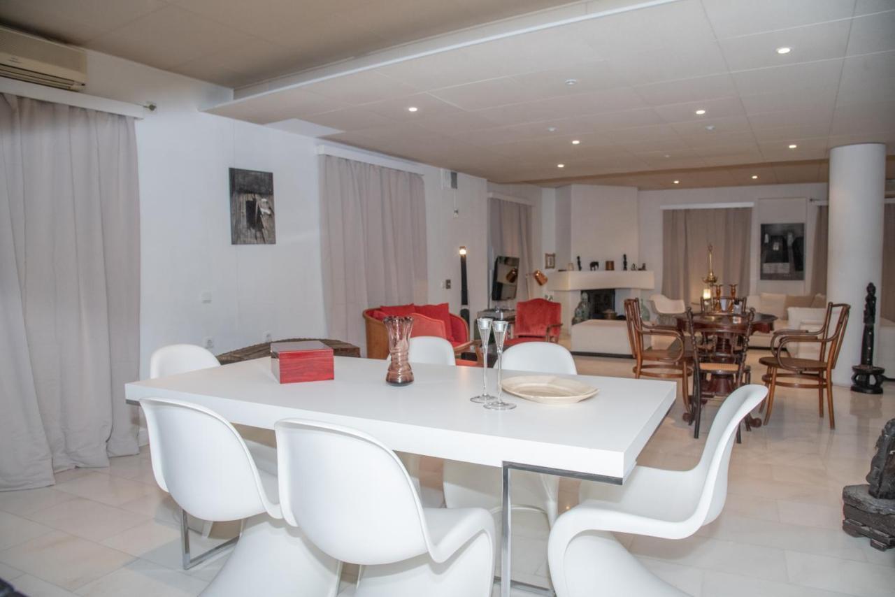 Theodore'S Maisonette Next To The Metro Station Atenas Exterior foto