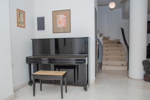 Theodore'S Maisonette Next To The Metro Station Atenas Exterior foto