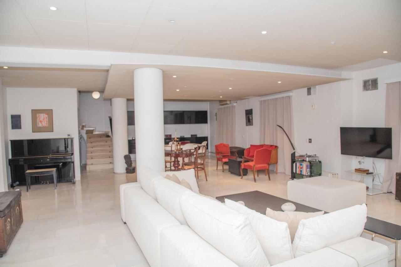 Theodore'S Maisonette Next To The Metro Station Atenas Exterior foto