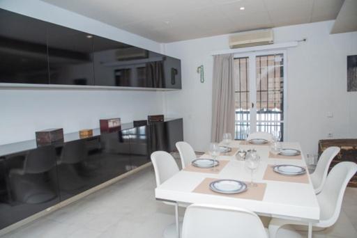 Theodore'S Maisonette Next To The Metro Station Atenas Exterior foto