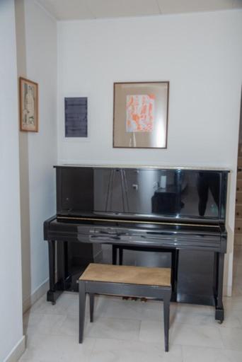 Theodore'S Maisonette Next To The Metro Station Atenas Exterior foto